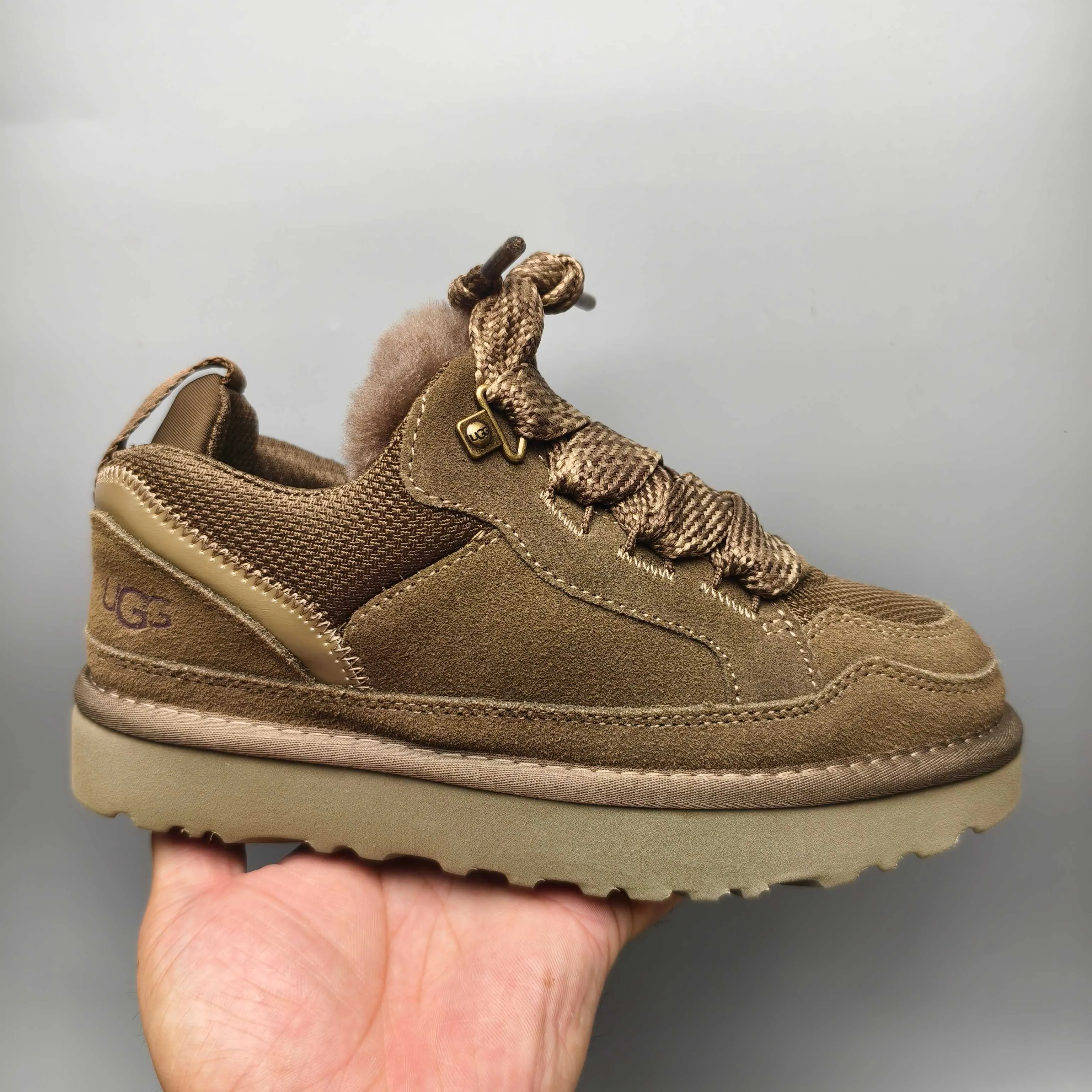 💰640 UGG sheepskin all-in-one snow boots 4032 couple mesh sports and leisure style color: sand black chestnut gray walnut antelope brown white code number: 35-45?